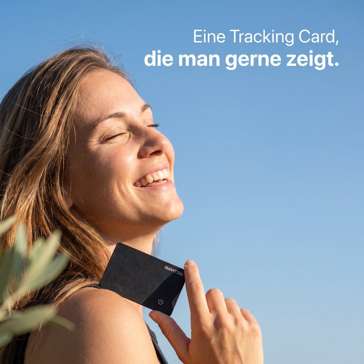 Frau mit slyo Tracking-Karte